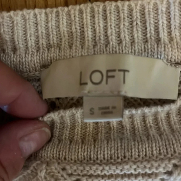 Gorgeous Loft sweater - Picture 4 of 6
